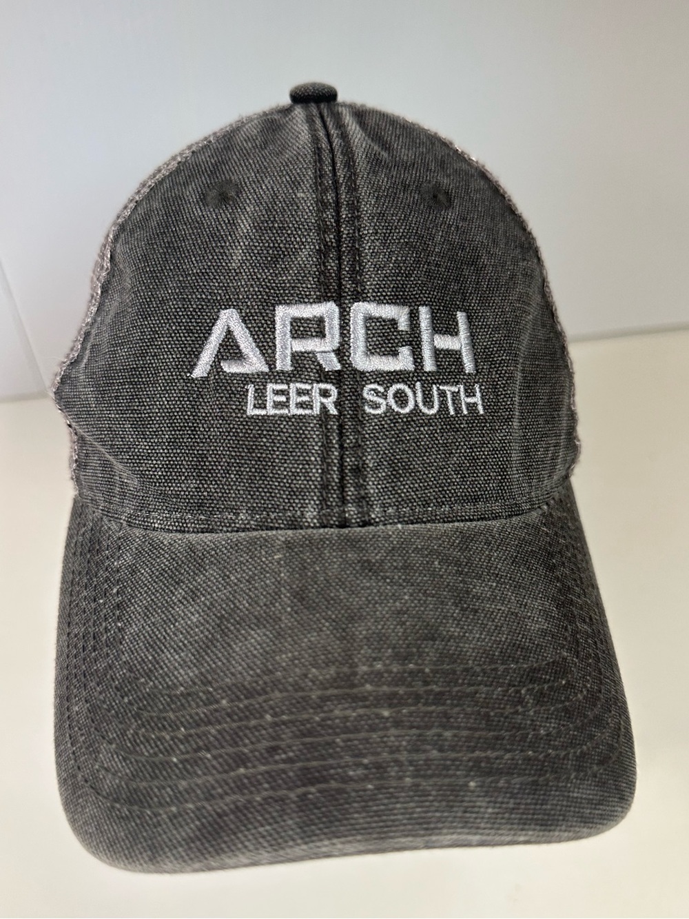 ARCH Leer South Embroidered Gray Baseball Cap trucker Hat
